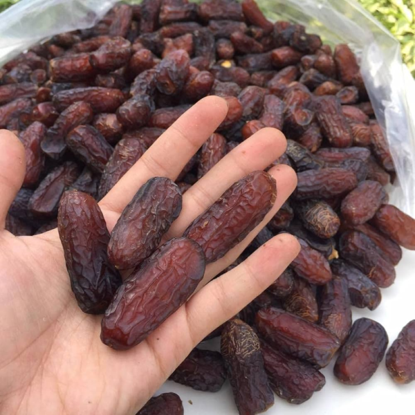 Premium Abeer Khajoor dates, natural and fresh with a rich taste, perfect for desserts and snacks.